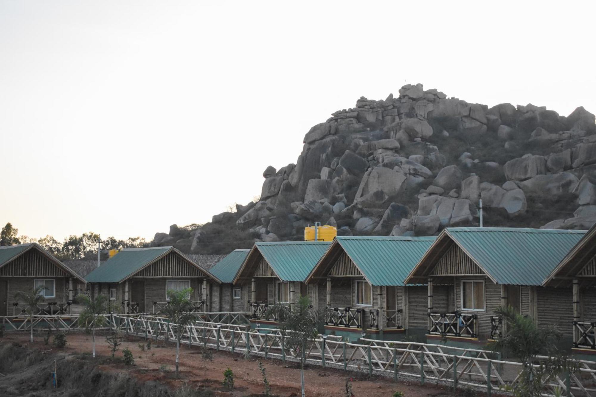 Mowgli'S Cafe Hampi & Guest House エクステリア 写真