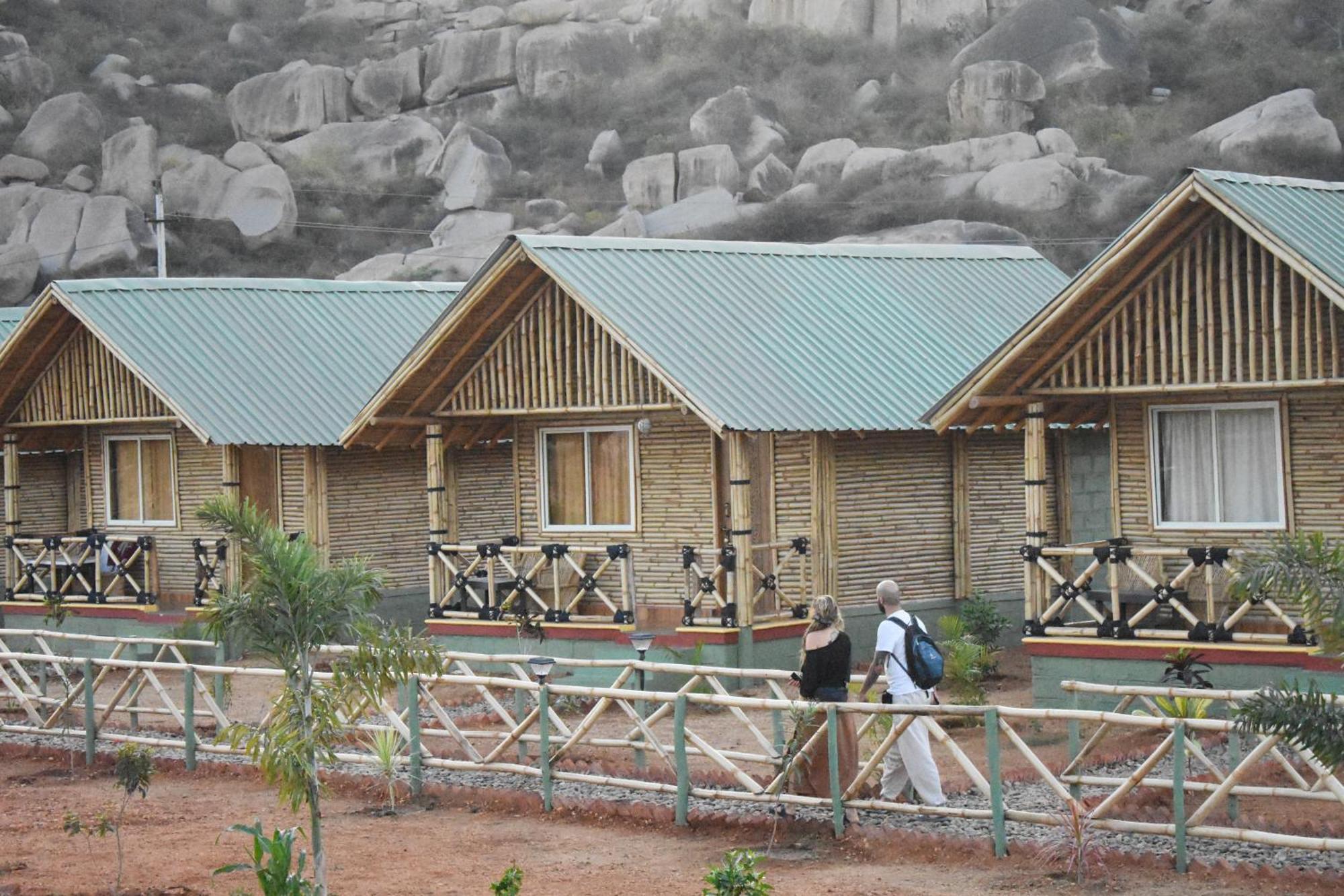 Mowgli'S Cafe Hampi & Guest House エクステリア 写真