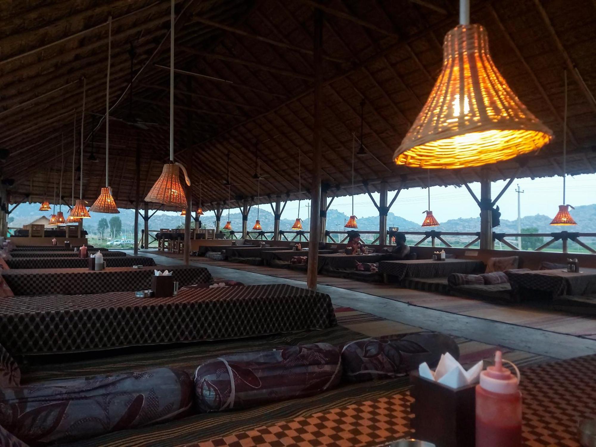 Mowgli'S Cafe Hampi & Guest House エクステリア 写真