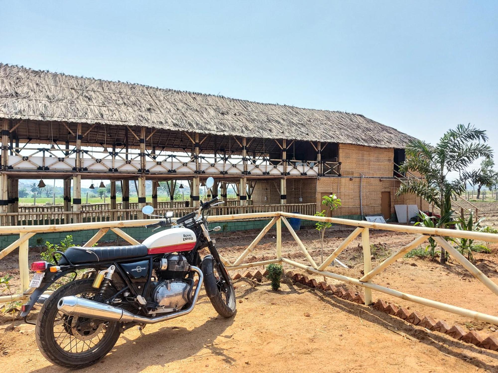 Mowgli'S Cafe Hampi & Guest House エクステリア 写真