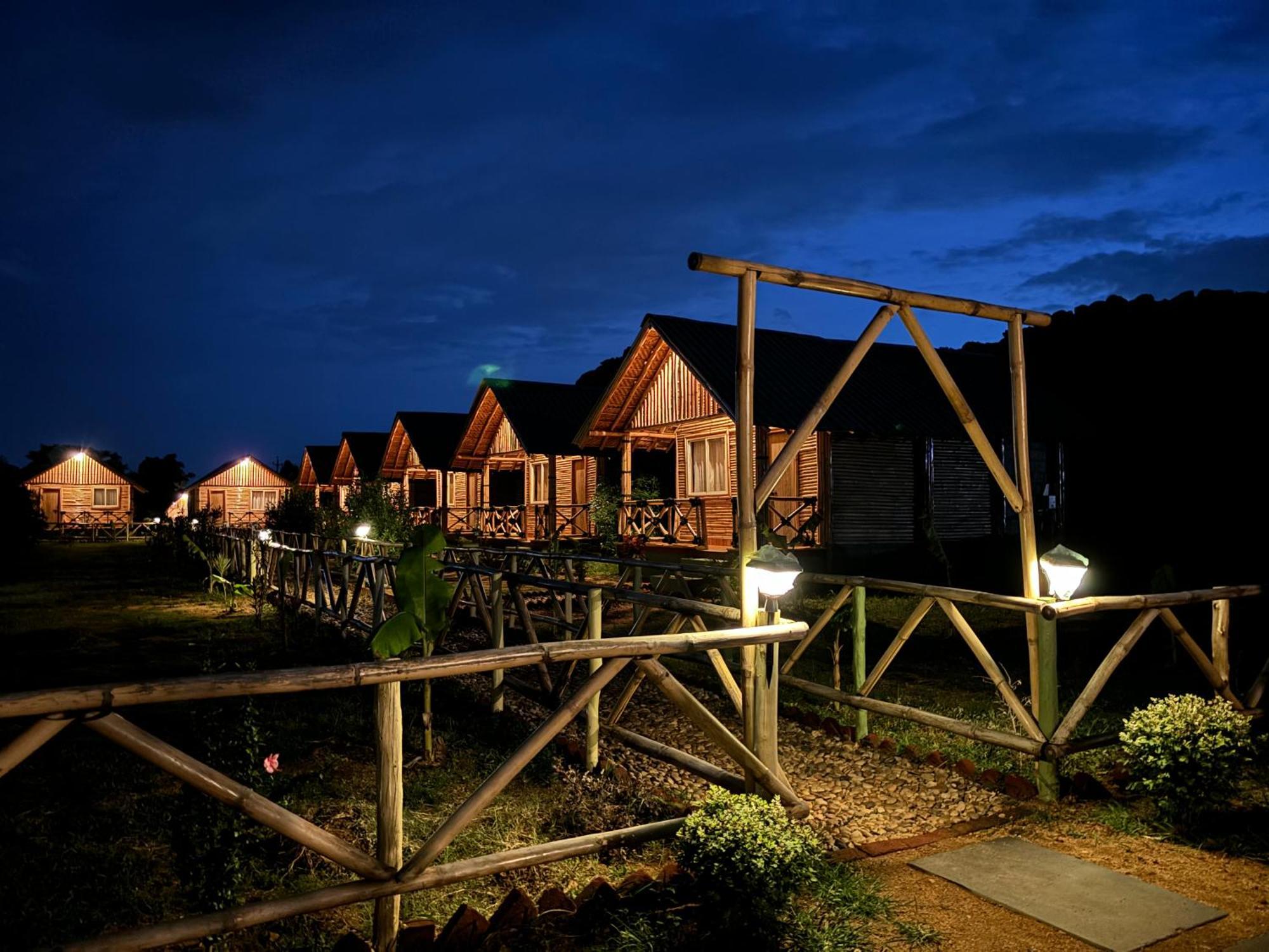 Mowgli'S Cafe Hampi & Guest House エクステリア 写真