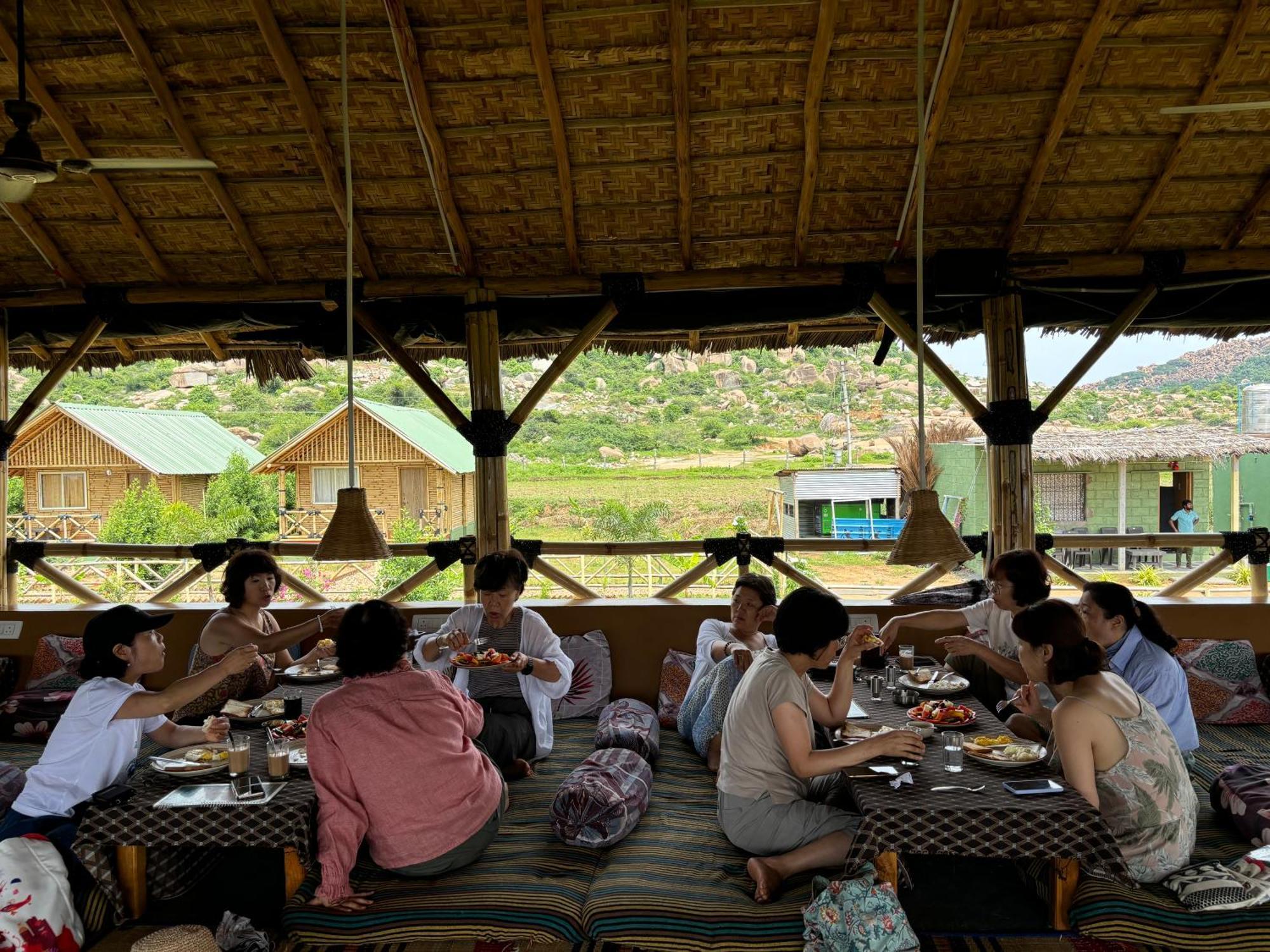 Mowgli'S Cafe Hampi & Guest House エクステリア 写真
