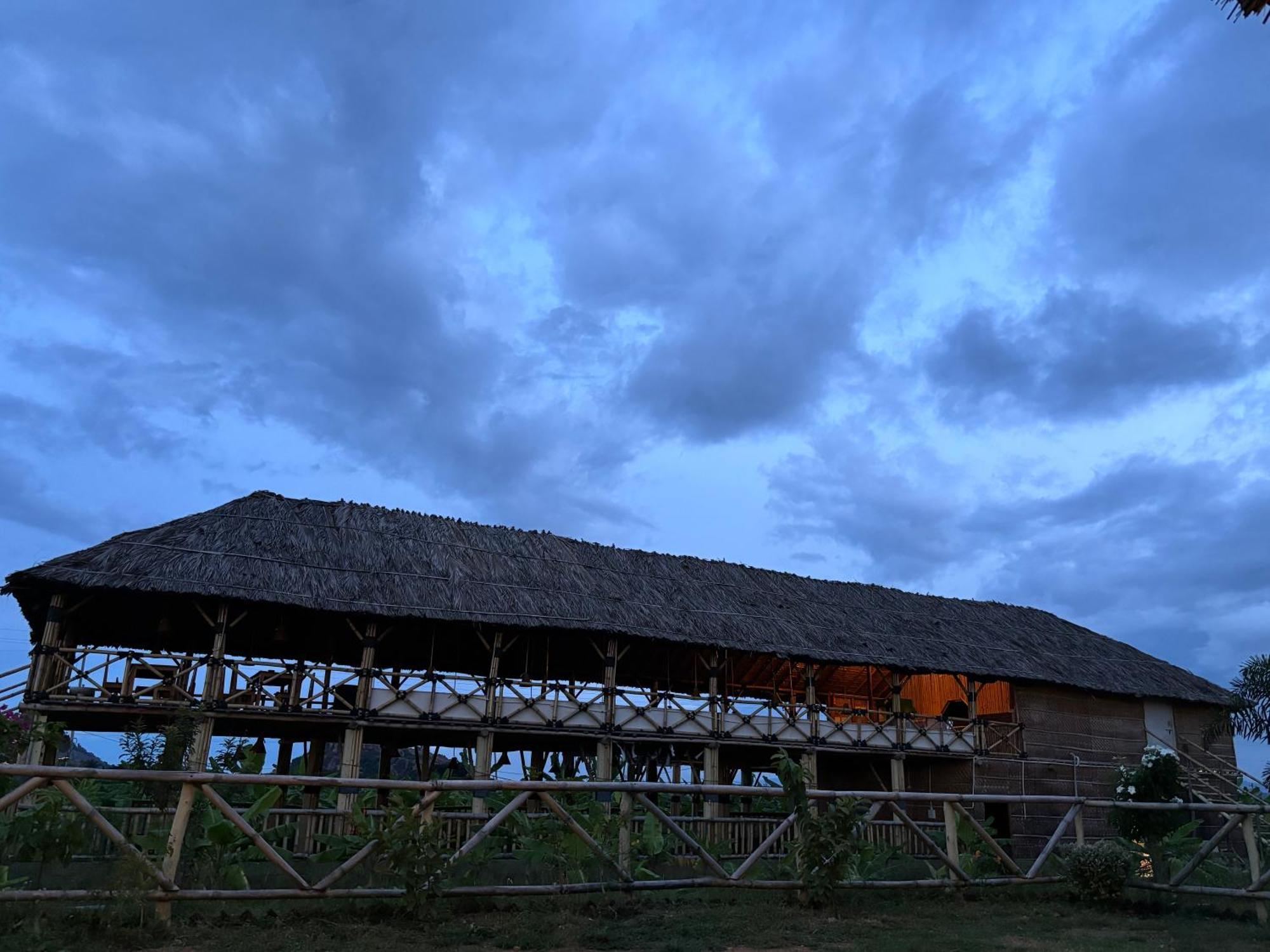 Mowgli'S Cafe Hampi & Guest House エクステリア 写真