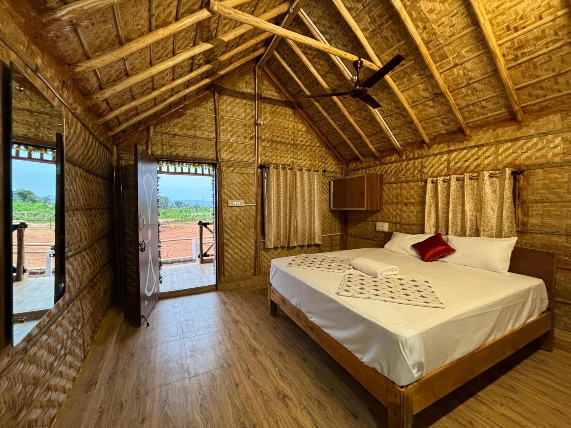 Mowgli'S Cafe Hampi & Guest House エクステリア 写真