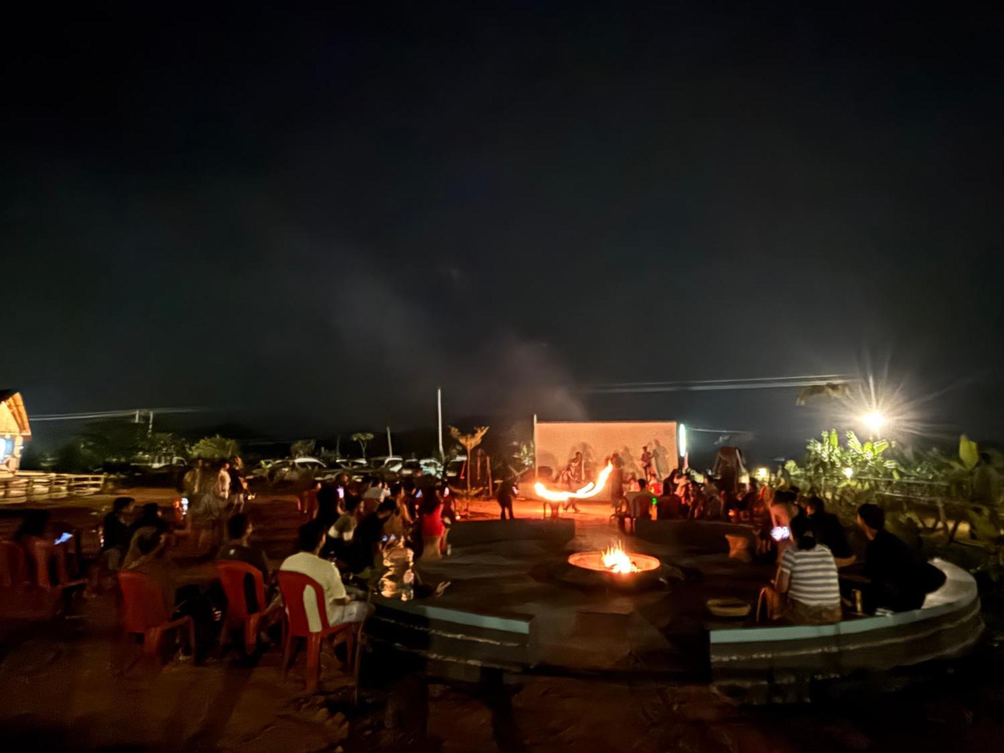Mowgli'S Cafe Hampi & Guest House エクステリア 写真