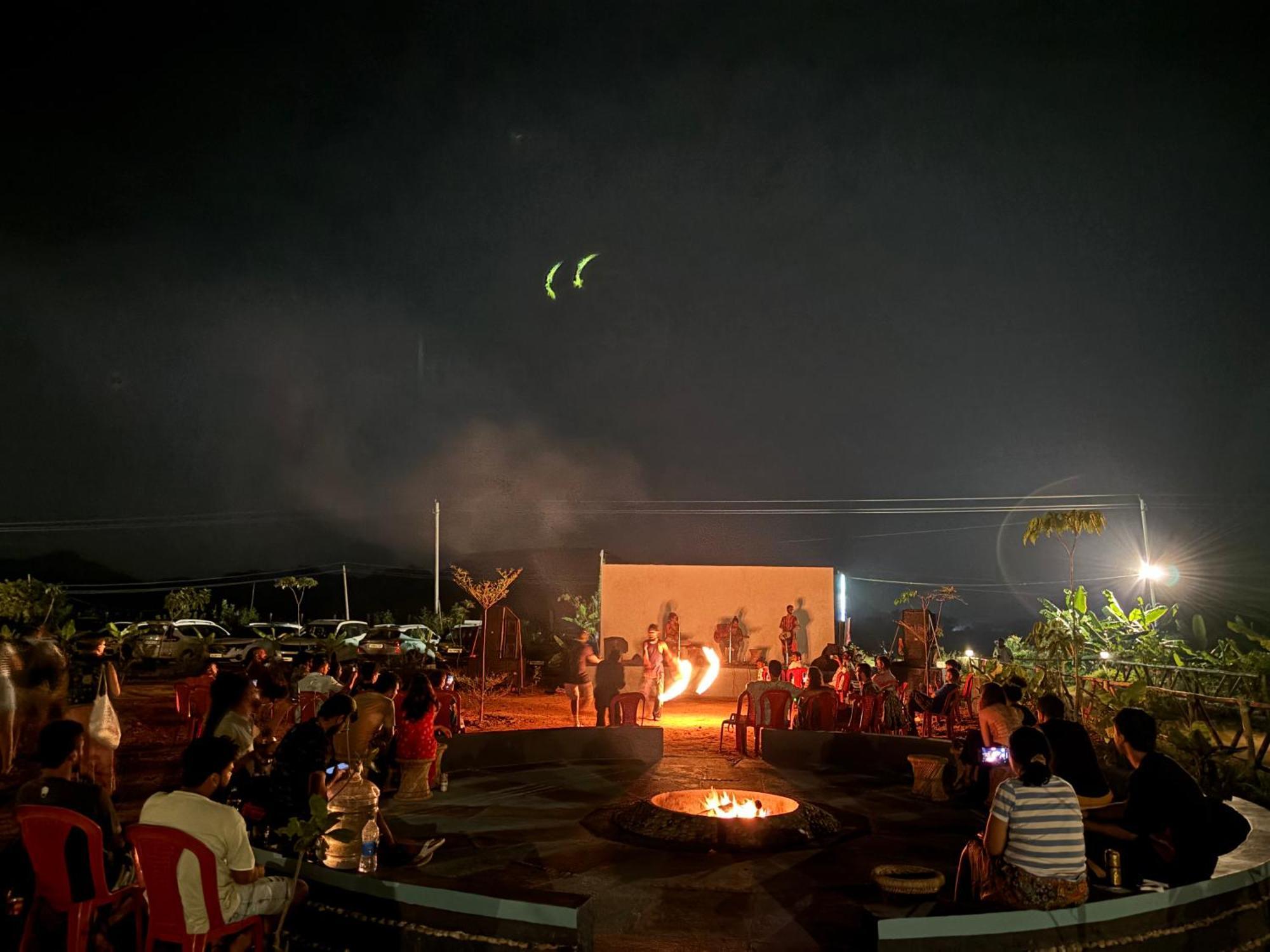 Mowgli'S Cafe Hampi & Guest House エクステリア 写真