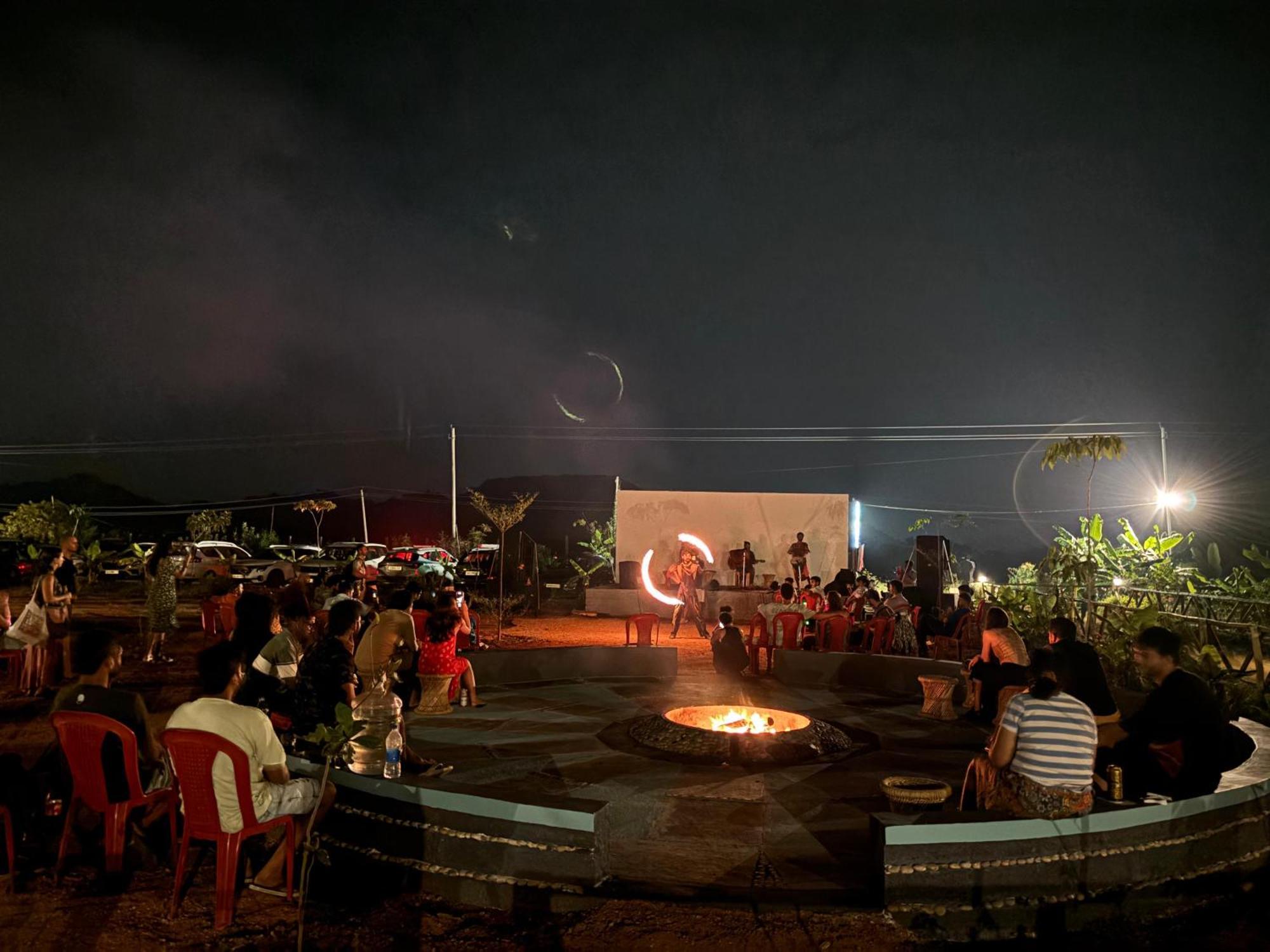 Mowgli'S Cafe Hampi & Guest House エクステリア 写真