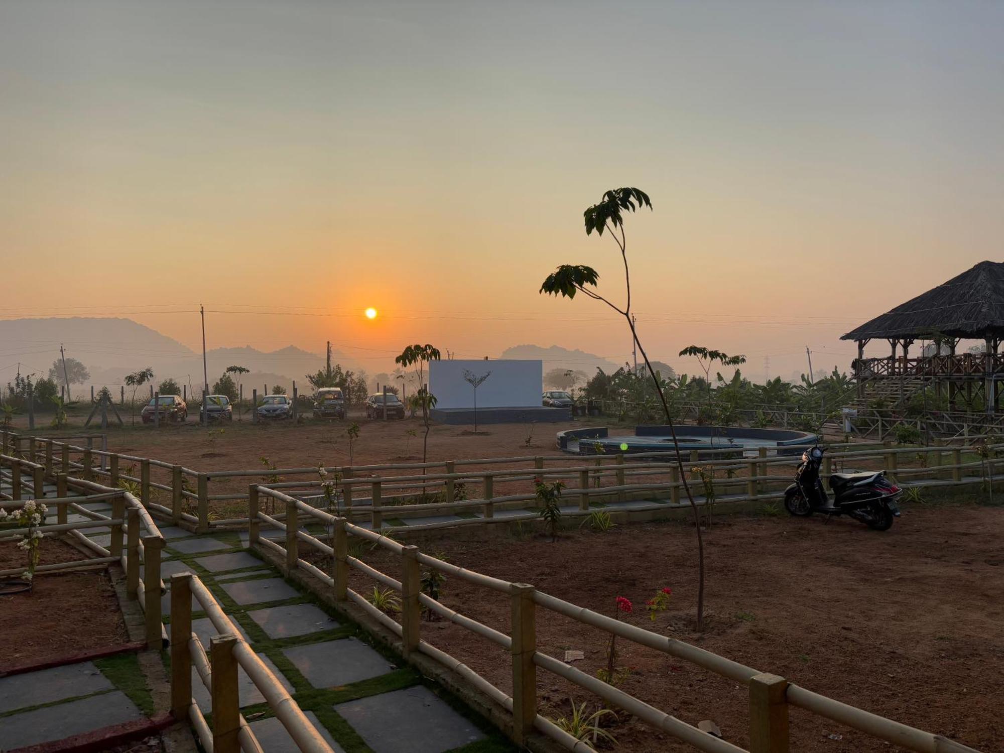 Mowgli'S Cafe Hampi & Guest House エクステリア 写真