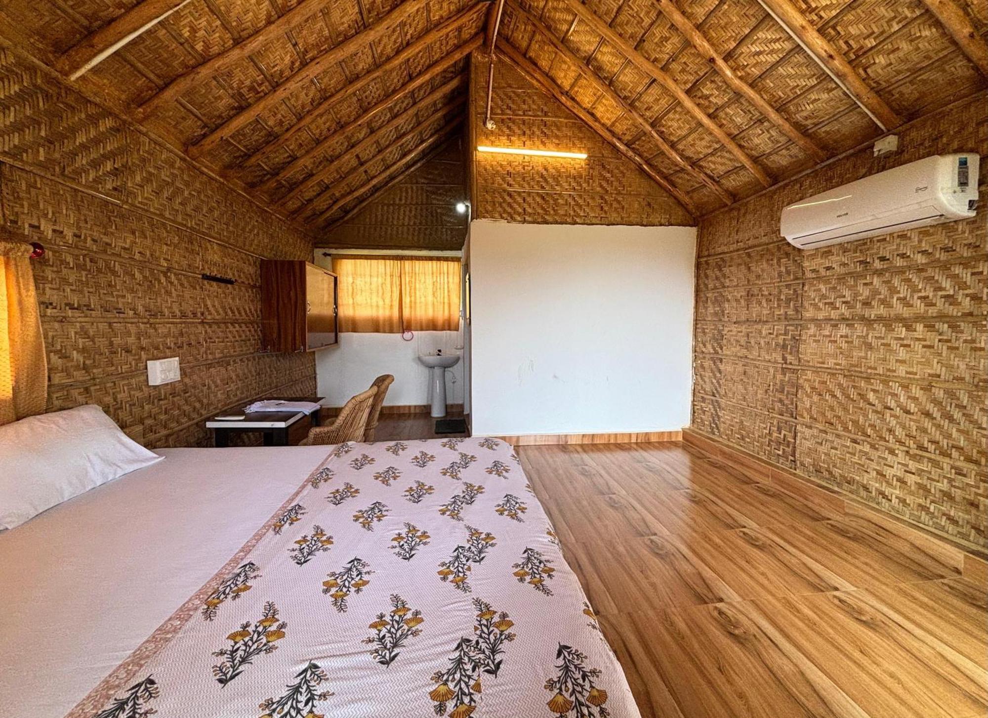 Mowgli'S Cafe Hampi & Guest House エクステリア 写真